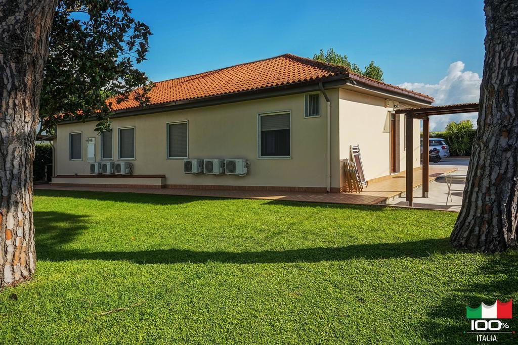 Livingapple Beach Minturno Exterior photo