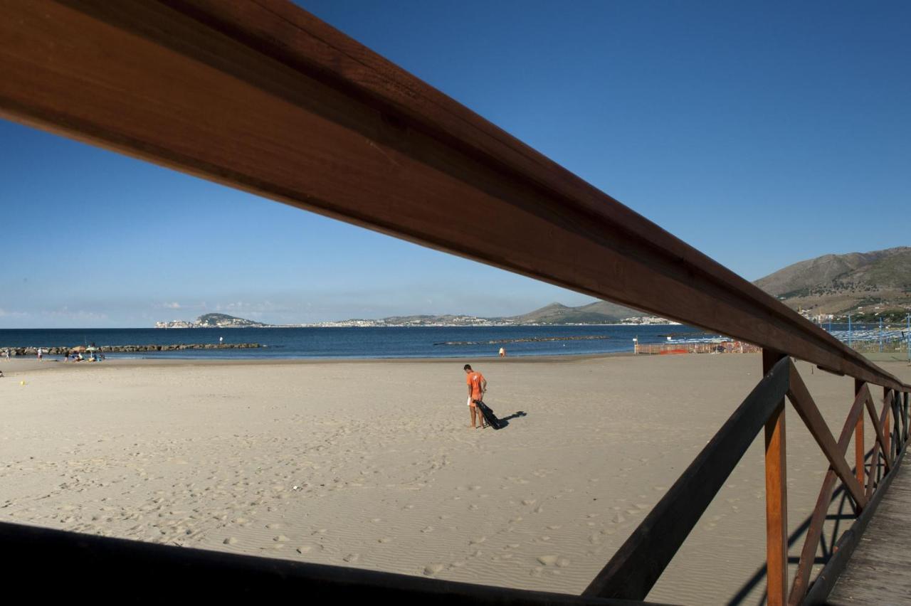 Livingapple Beach Minturno Exterior photo